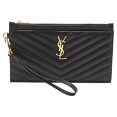 Saint Laurent - Pochette à fermeture éclair Cassandre en cuir matelassé noir