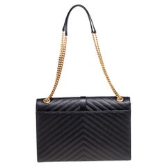 Saint Laurent Schwarze Umhängetasche aus Matelassleder mit großem Monogramm