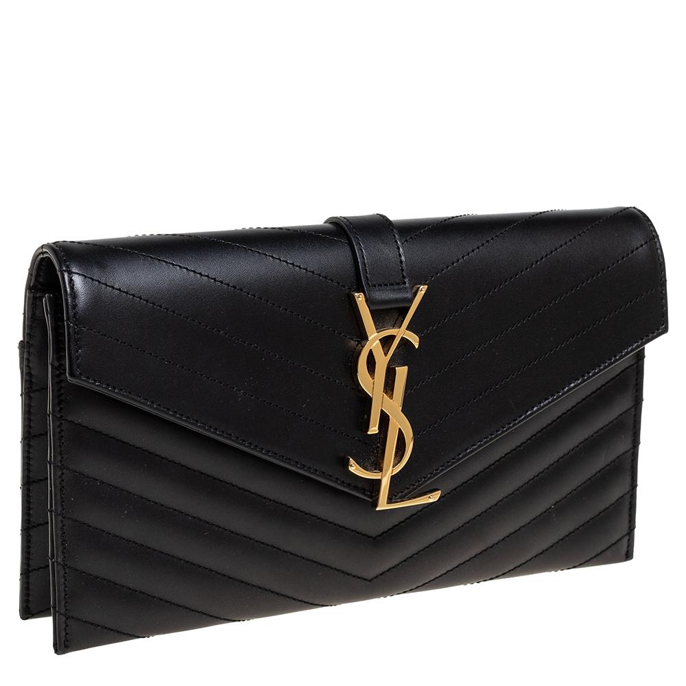 Nero Saint Laurent - Pochette a busta in pelle matelassé nera con monogramma