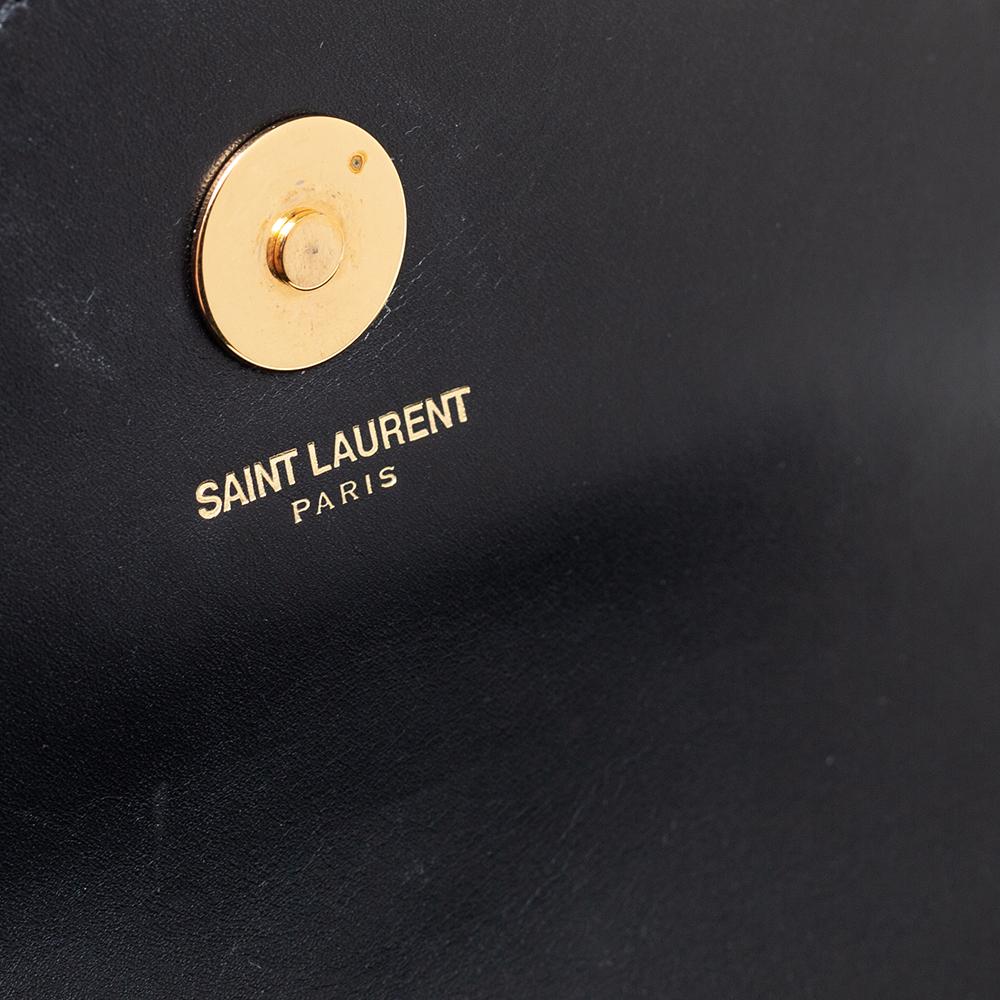 Donna Saint Laurent - Pochette a busta in pelle matelassé nera con monogramma