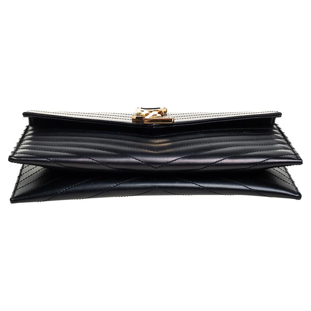 Saint Laurent - Pochette a busta in pelle matelassé nera con monogramma 4