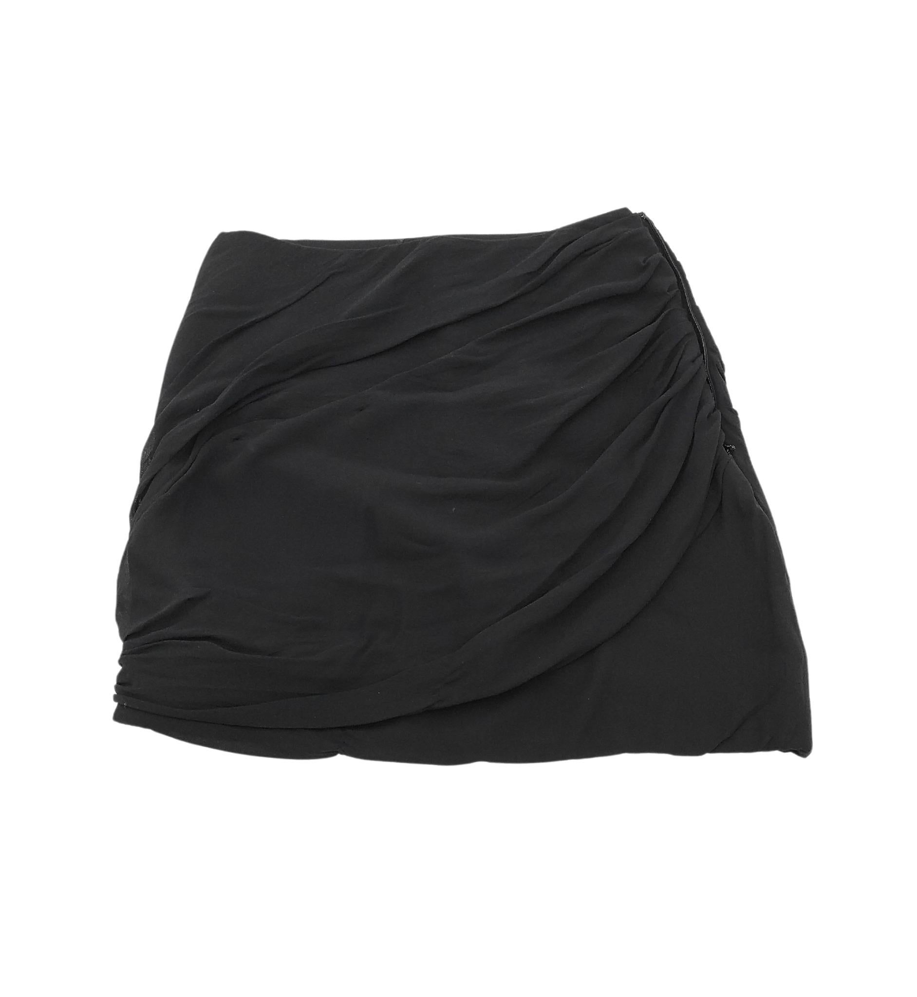 Mini-jupe noire Saint Laurent en vente 1