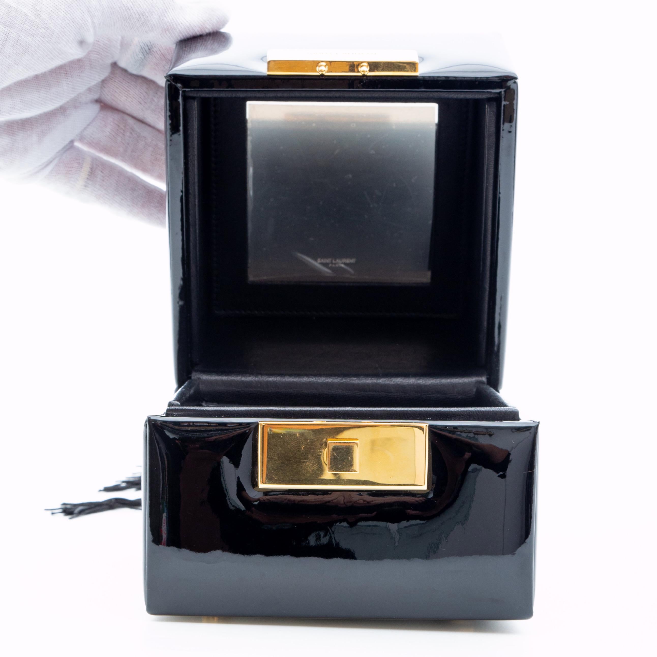 Saint Laurent Black Patent Jerry Box Bag Wristlet (538454) In Excellent Condition For Sale In Montreal, Quebec