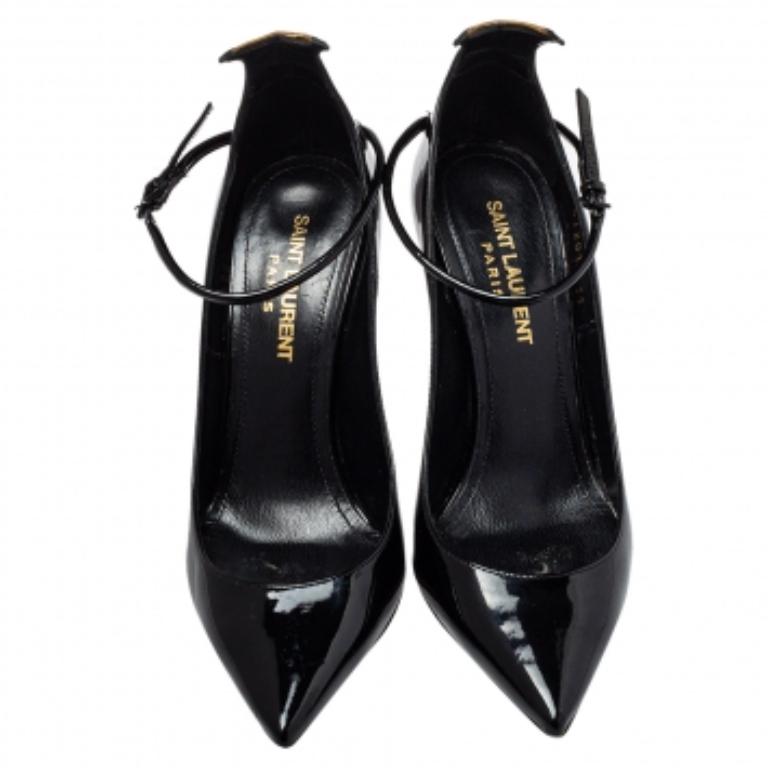 Get these gorgeous Saint Laurent pumps to attain a fashion-forward look. Featuring pointed toes, they come crafted from black patent leather and designed with buckle ankle straps, the signature 'Y' on the counters, and 9.5 cm heels. Endowed with