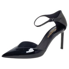 Saint Laurent D
Orsay-Sandalen mit Knöchelriemen aus schwarzem Lackleder, Größe 36