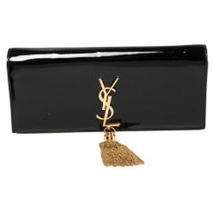 Saint Laurent Kate Clutch aus schwarzem Lackleder mit Quaste