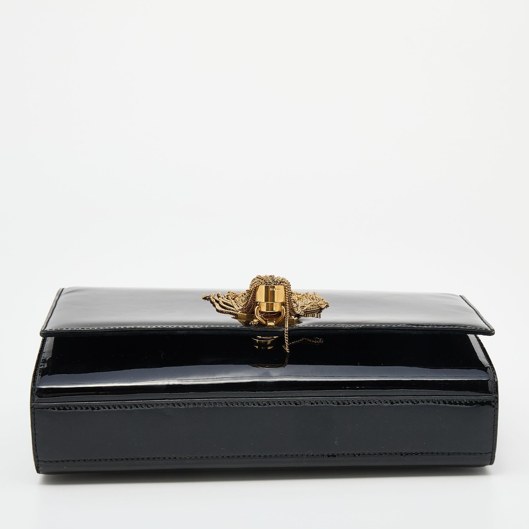 Saint Laurent - Sac à bandoulière Kate en cuir verni noir à pompons, taille moyenne Bon état à Dubai, Al Qouz 2