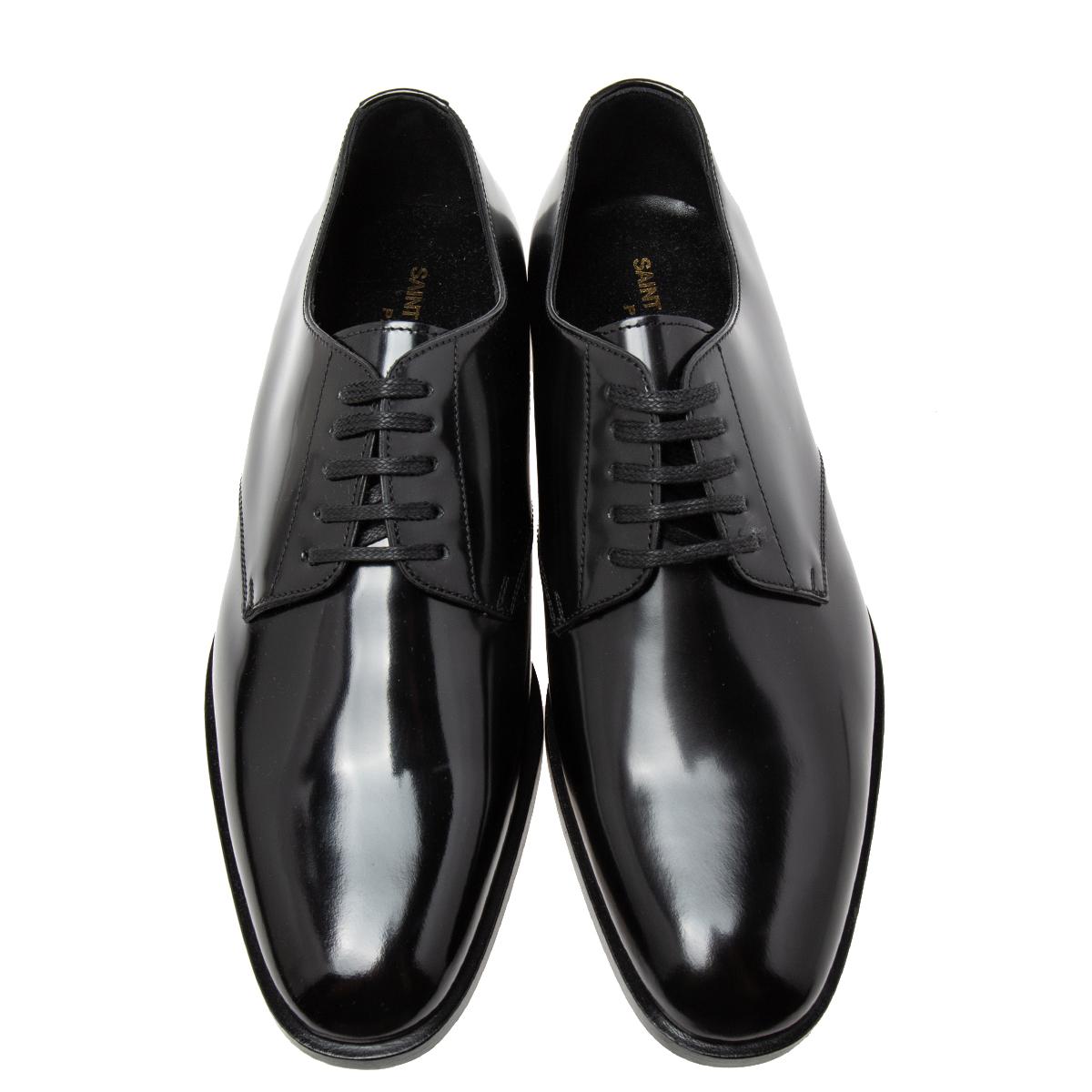 The Montaigne derby by Saint Laurent explores new elements of luxury and class. The upper is composed of black patent leather with matching laces that complete the design. Use these derby shoes to enhance your suits or simple 'tee & trousers'