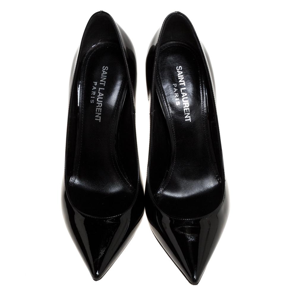 To gift you elegance, Saint Laurent brings you these gorgeous pumps. From their shape and classy black finish to their overall appeal, they are utterly mesmerizing. The pumps come crafted from patent leather and designed with pointed toes and 10.5