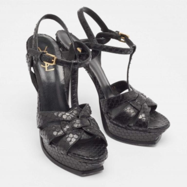 Noir Saint Laurent Sandales en python noir Taille 40 en vente