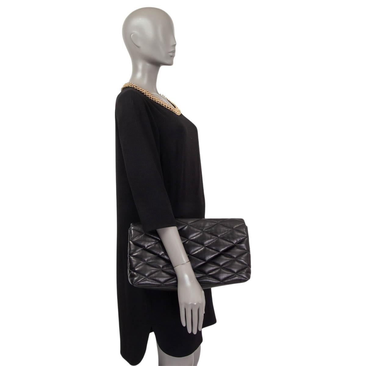 SAINT LAURENT black quilted leather SADE PUFFER ENVELOPE Clutch Bag In New Condition In Zürich, CH