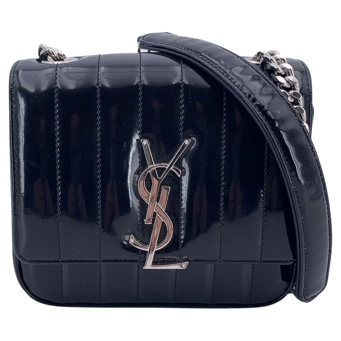 Saint Laurent Borsa a tracolla piccola Vicky in pelle verniciata trapuntata nera