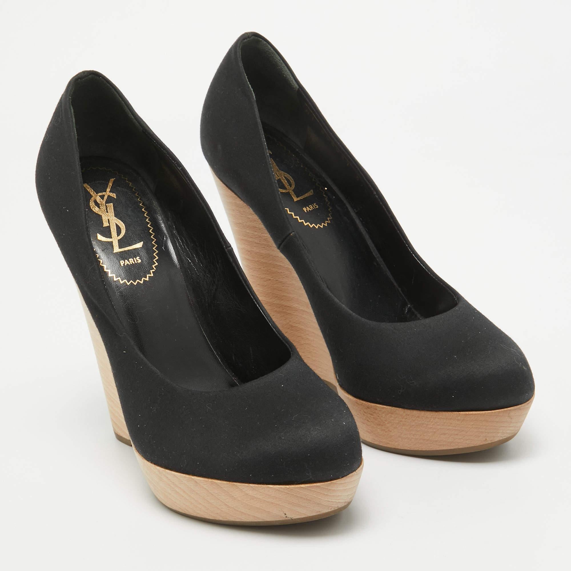 Saint Laurent Bombas de cuña Maryna de satén negro Talla 37.5 en Bueno estado para la venta en Dubai, Al Qouz 2