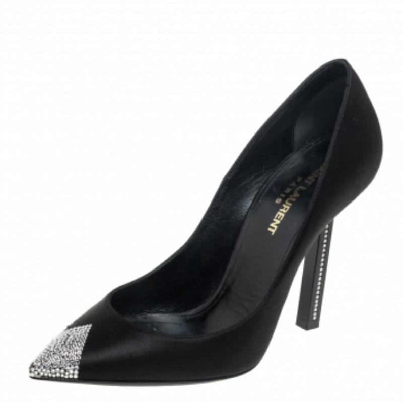 Saint Laurent - Escarpins à tour de satin noir Taille 36.5 État moyen - En vente à Dubai, Al Qouz 2