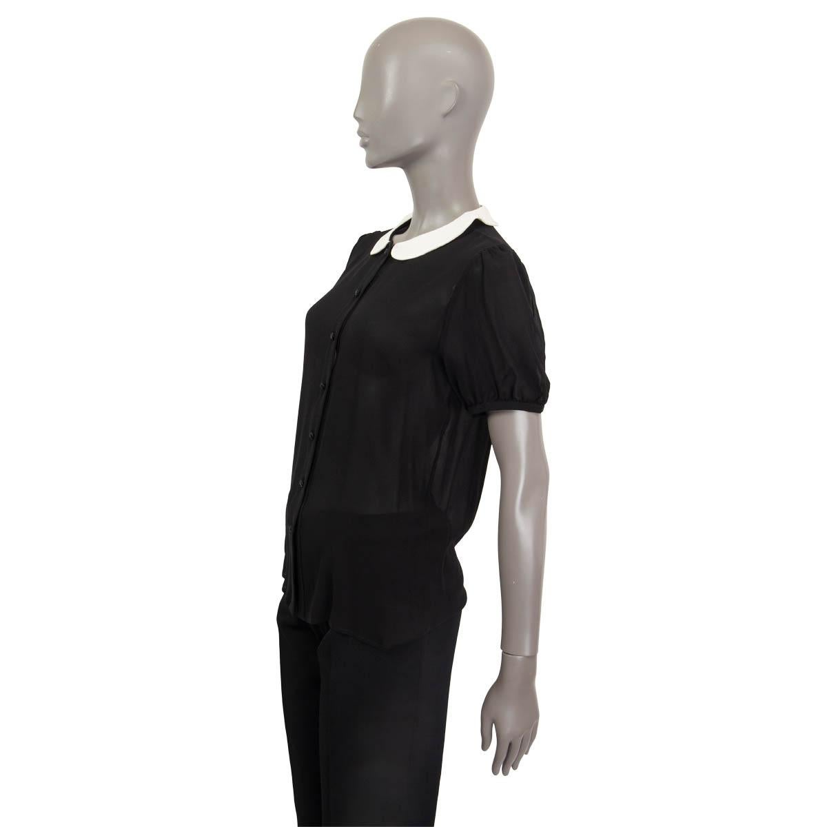 SAINT LAURENT schwarzes Seidenhemd mit schulterfreiem Kragen und weiten Ärmeln, S im Zustand „Hervorragend“ in Zürich, CH