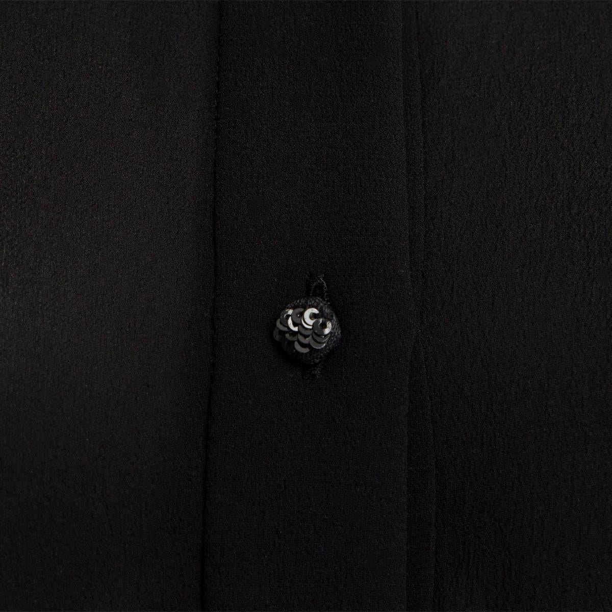 SAINT LAURENT schwarzes Seidenhemd mit schulterfreiem Kragen und weiten Ärmeln, S 1