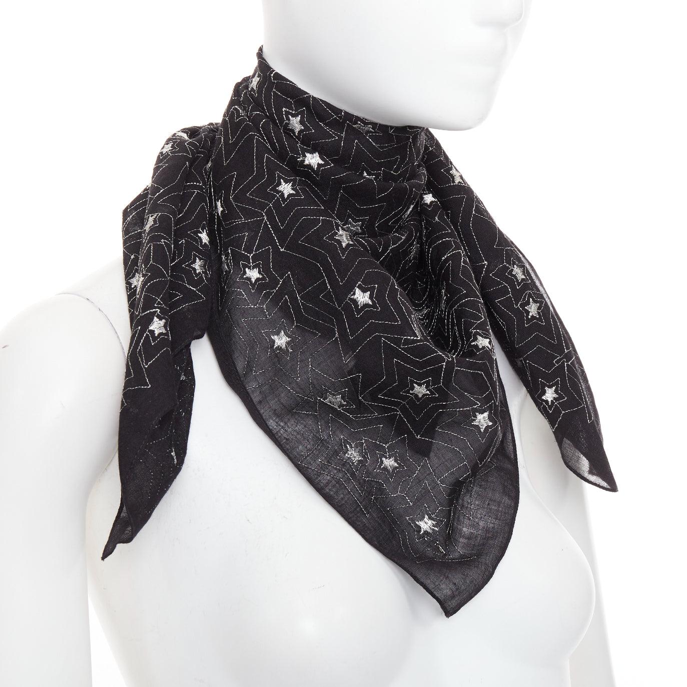 Nero SAINT LAURENT sciarpa quadrata leggera con ricamo a stella in argento nero in vendita