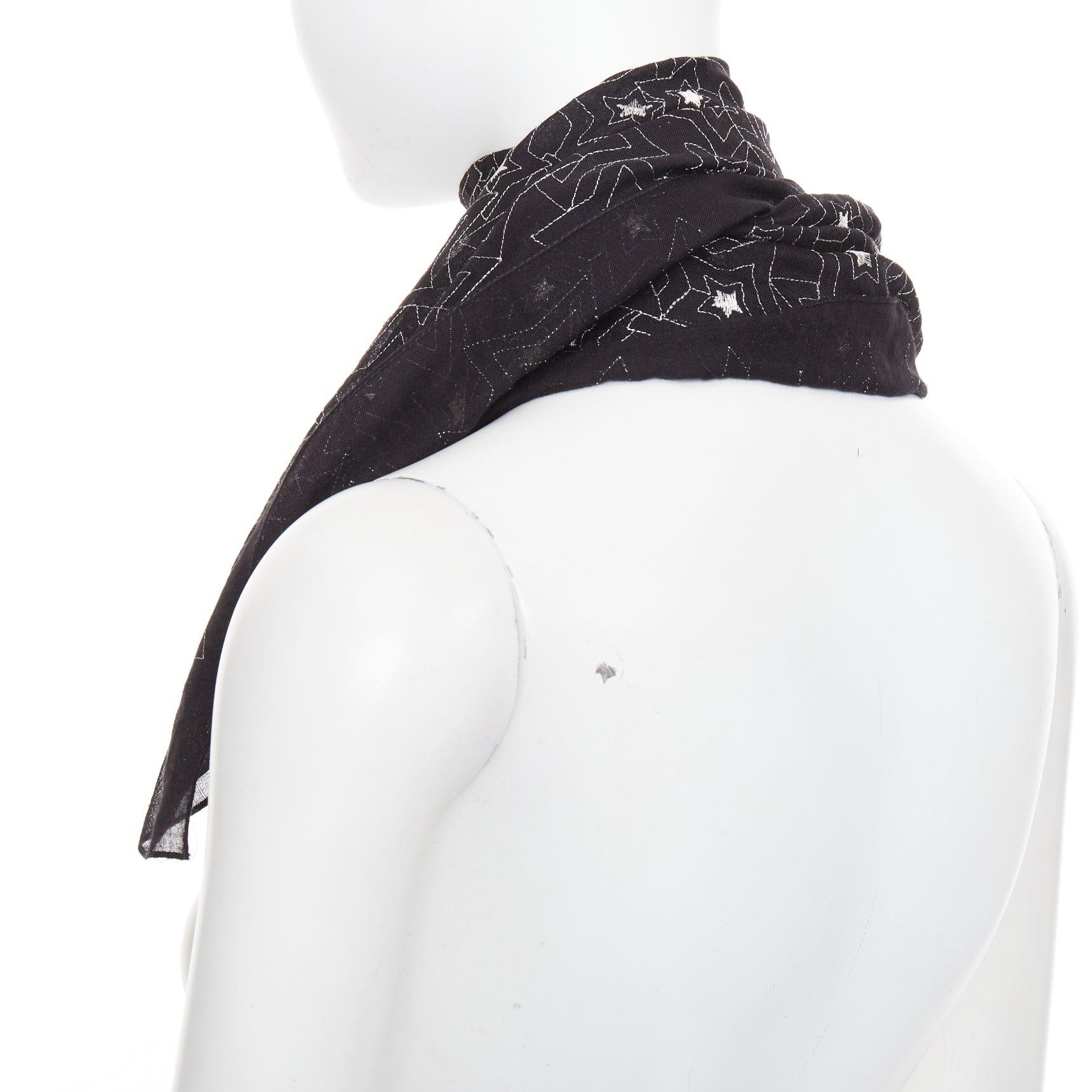 SAINT LAURENT sciarpa quadrata leggera con ricamo a stella in argento nero in vendita 2