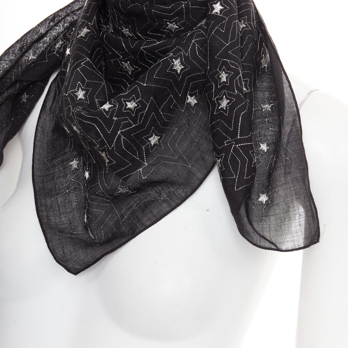 SAINT LAURENT sciarpa quadrata leggera con ricamo a stella in argento nero in vendita 3