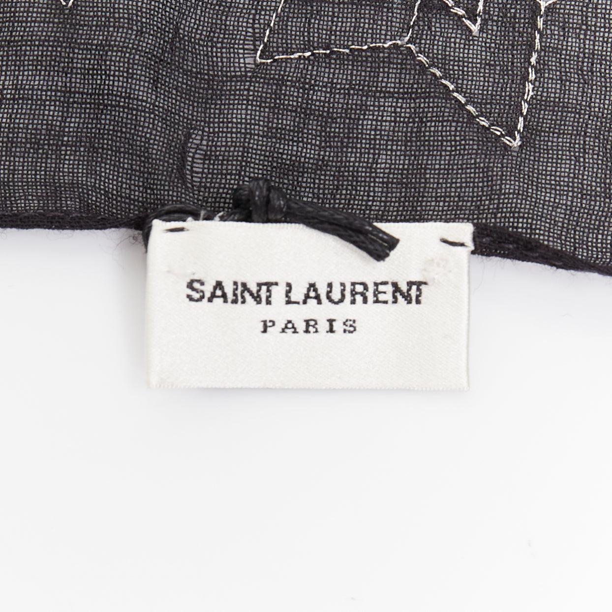 SAINT LAURENT sciarpa quadrata leggera con ricamo a stella in argento nero in vendita 4