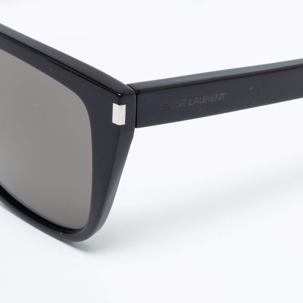 The classy frame and high quality lenses make these sunglasses a high fashion accessory that you must own. Designed by the house of Saint Laurent the creation will look great with casuals as well as formals.