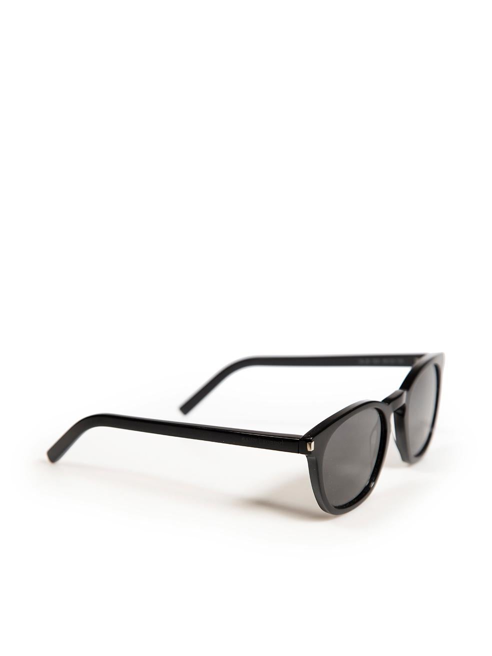 CONDITION is Very good. Hardly any visible wear to sunglasses is evident on this used Saint Laurent designer resale item.
 
 Details
 SL28
 Black
 Plastic
 Sunglasses
 Round frame
 Black tinted lens
 
 
 Made in Italy
 
 Composition
 EXTERIOR: