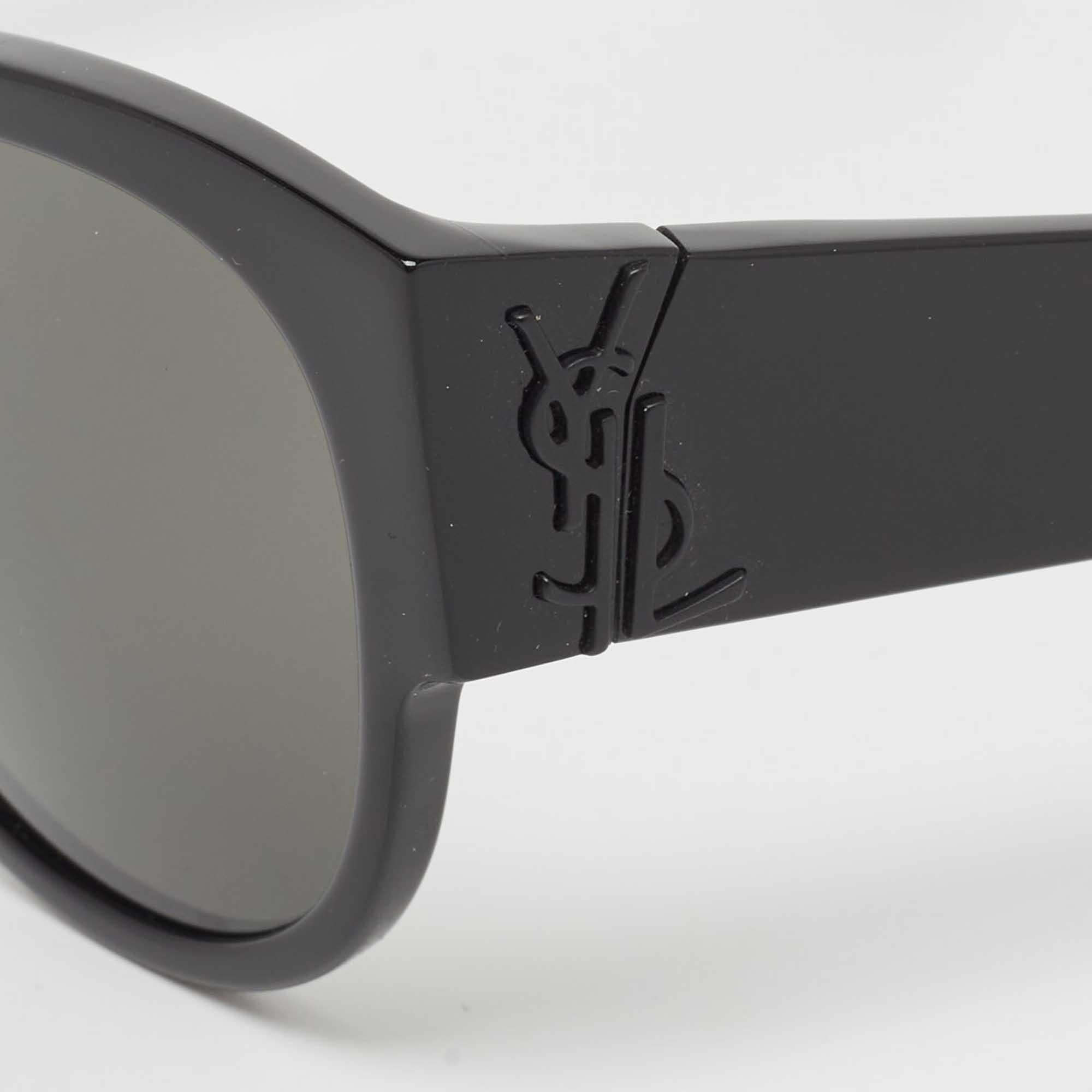 Saint Laurent Black SLM19 Wayfarer Sunglasses In Good Condition For Sale In Dubai, Al Qouz 2