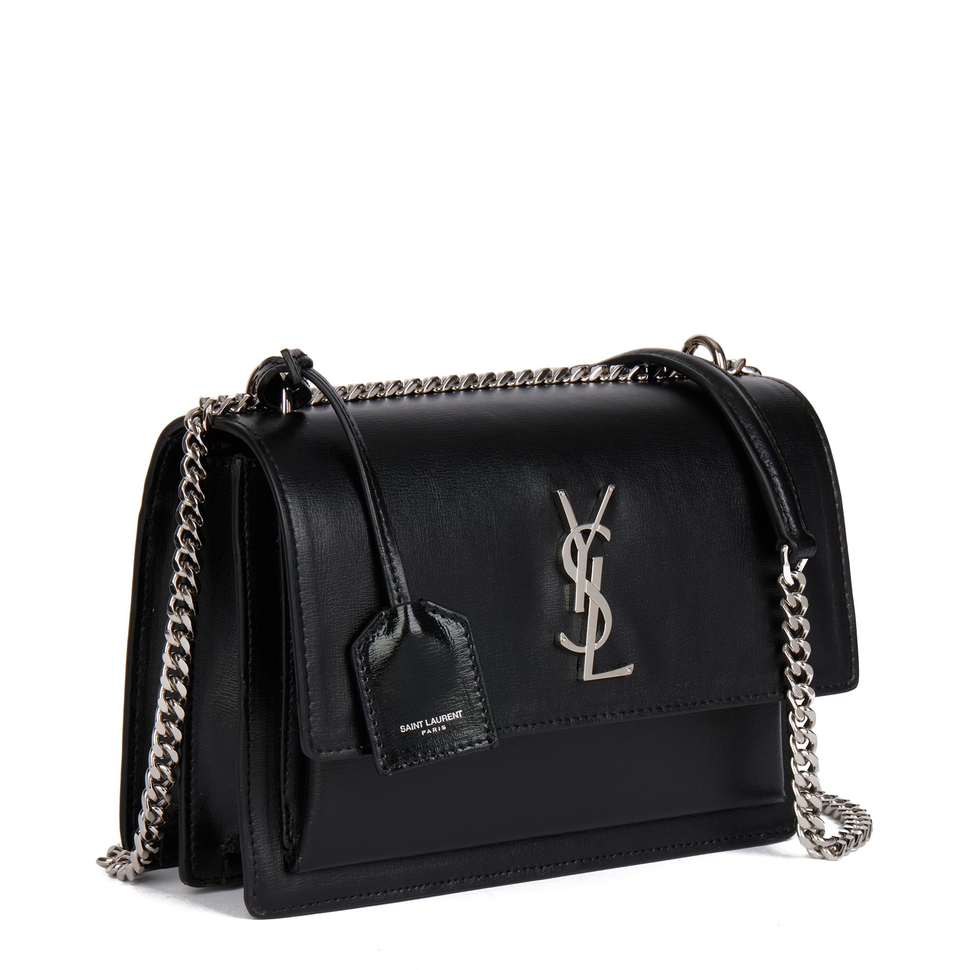 SAINT LAURENT
Black Smooth Calfskin Leather Medium Sunset

Xupes Reference: HB4628
Serial Number: GAB442906. 0821
Age (Circa): 2022
Accompanied By: Saint Laurent Dust Bag, Clochette, Care Booklet
Authenticity Details: Date Stamp (Made in