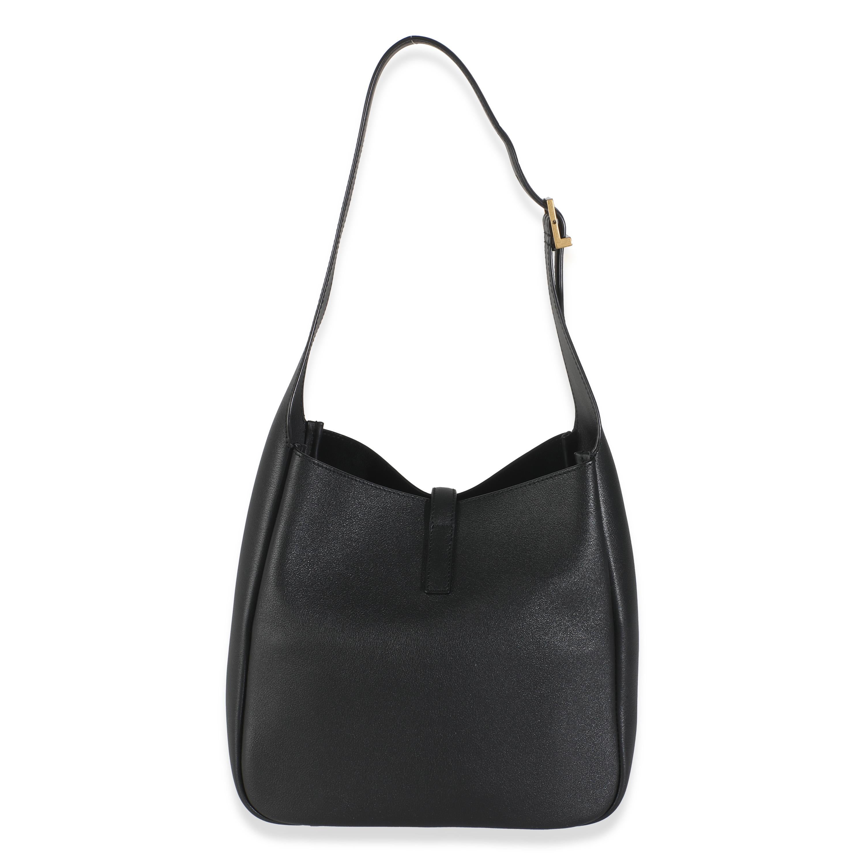 Auflistung Titel: Saint Laurent Schwarzes glattes Kalbsleder Kleine Le 5 A 7 Soft Hobo
SKU: 145815
MSRP: 2700.00 USD
Zustand: Gebraucht 
Handtasche Zustand: Tadellos
Bemerkungen zum Zustand: Artikel hat keine Anzeichen von Verschleiß. 