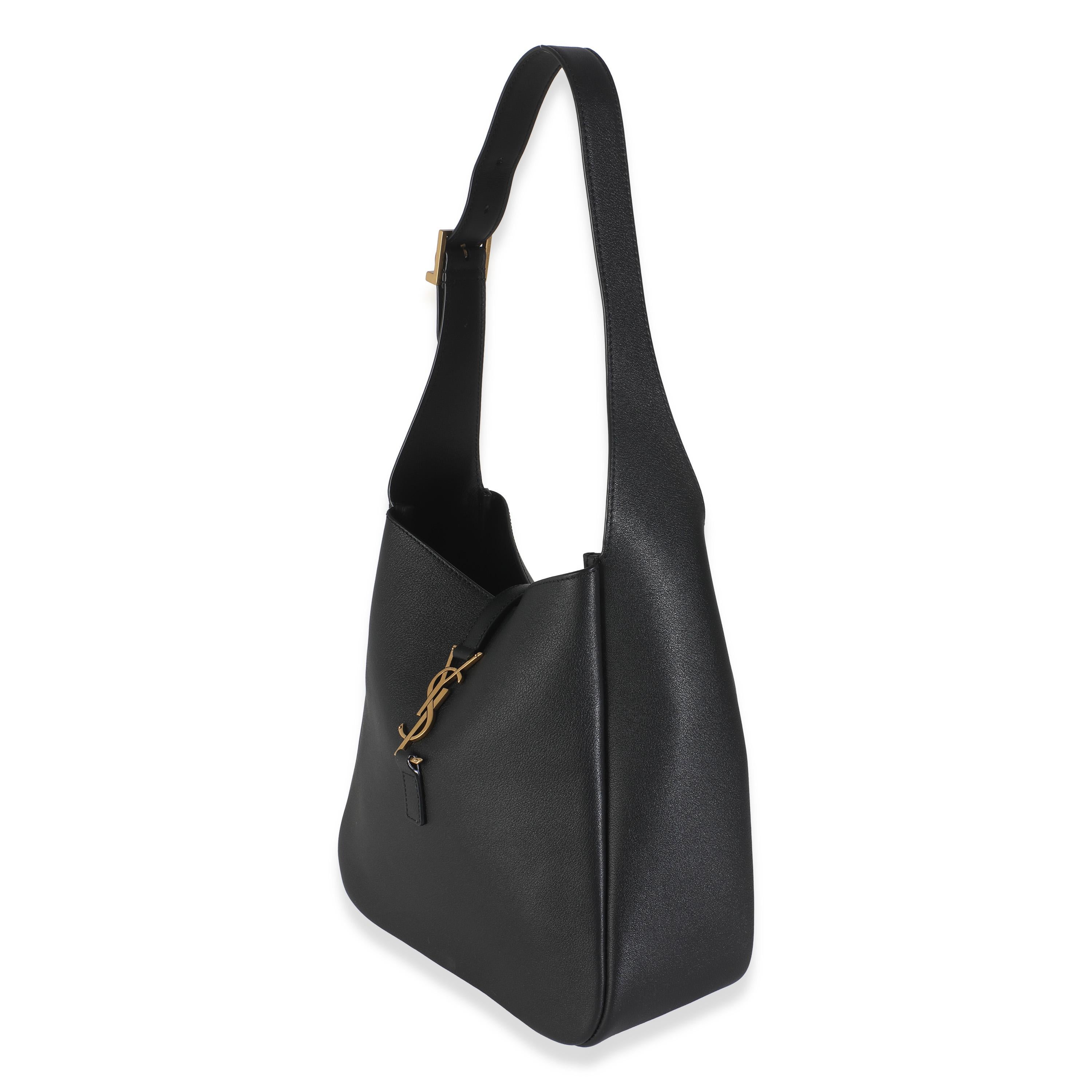 Saint Laurent Schwarzes glattes Kalbsleder Kleine Le 5 A 7 Soft Hobo im Zustand „Hervorragend“ im Angebot in New York, NY