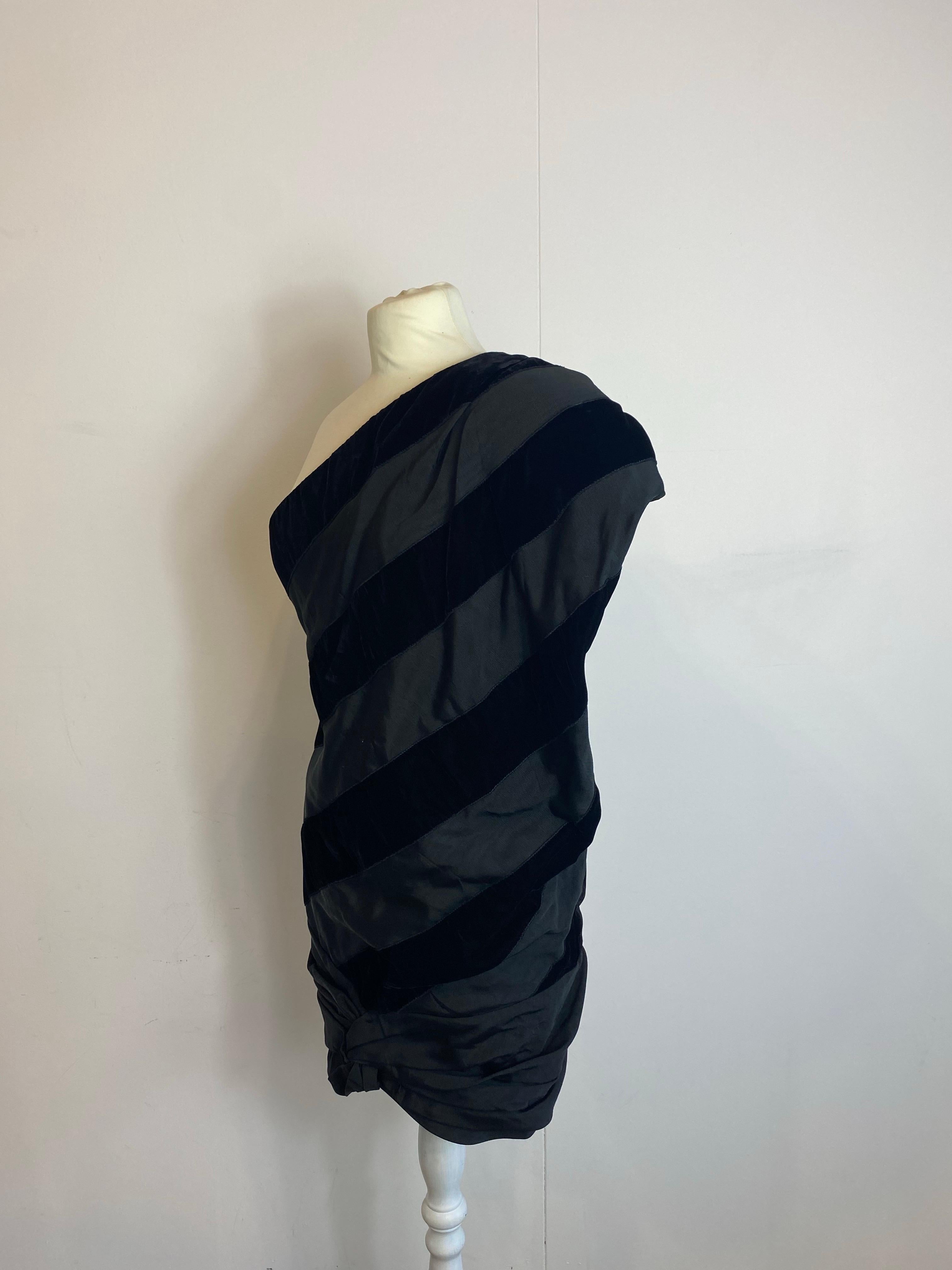 Noir Robe à rayures noires Saint Laurent. en vente