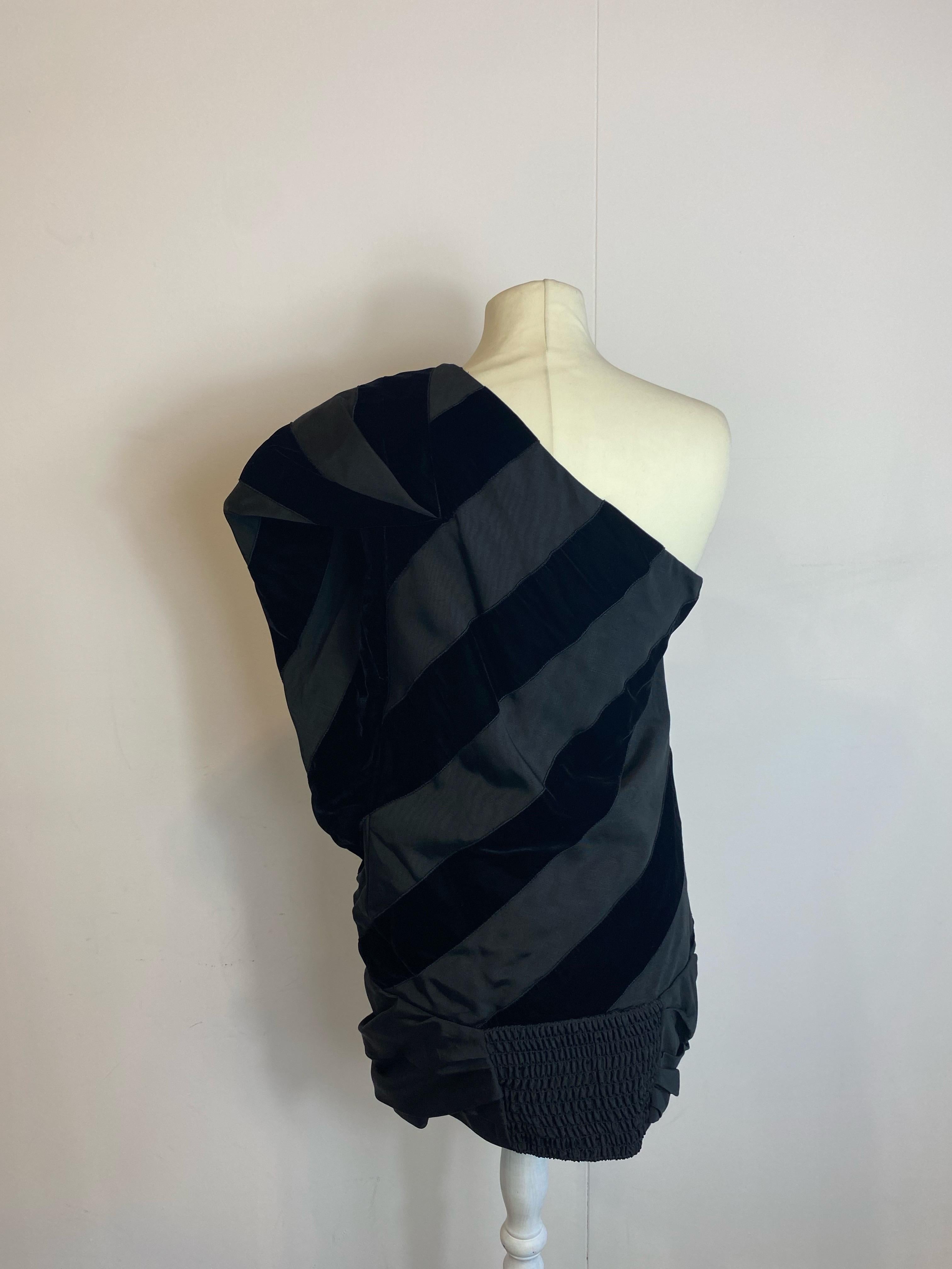 Robe à rayures noires Saint Laurent. Unisexe en vente