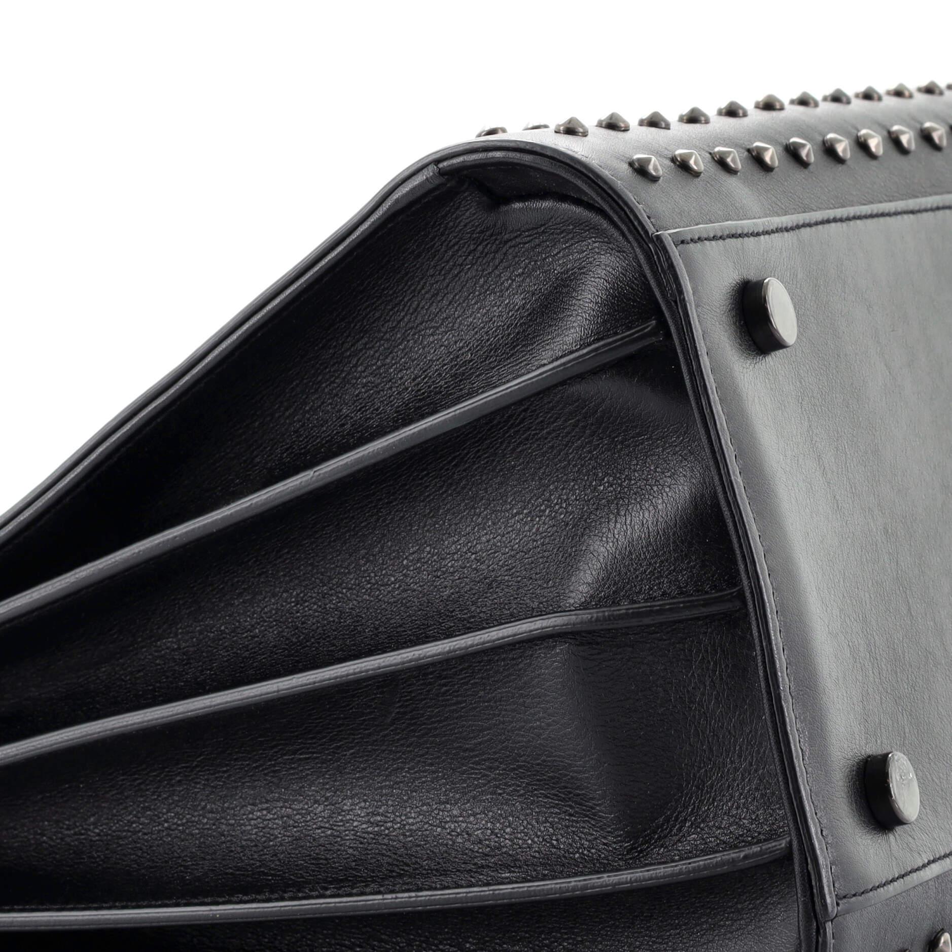 Saint Laurent Schwarze Sac de Jour Kleine Tasche aus Leder mit Nieten im Angebot 2