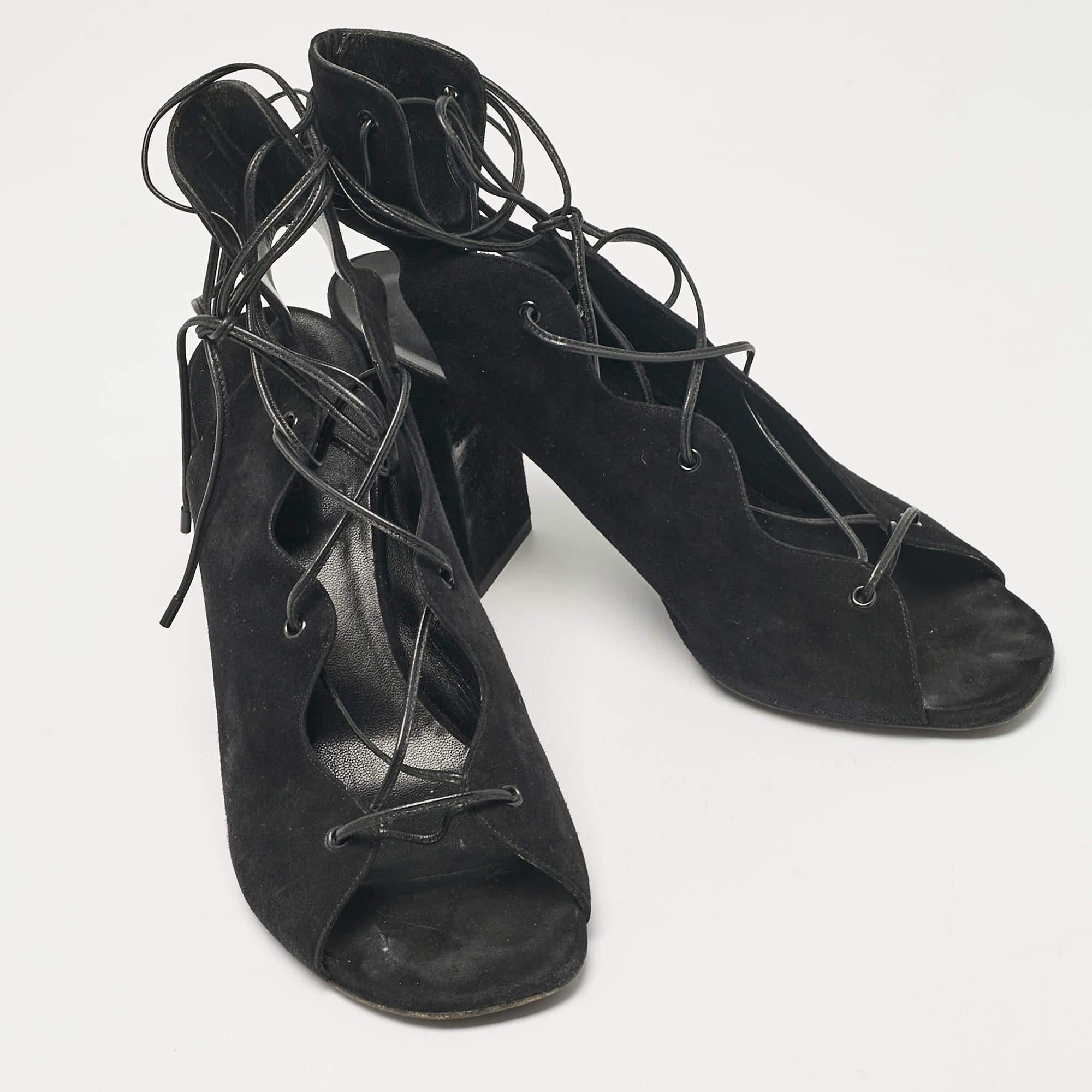 Saint Laurent Sandalias tobilleras de ante negro talla 40 en Bueno estado para la venta en Dubai, Al Qouz 2