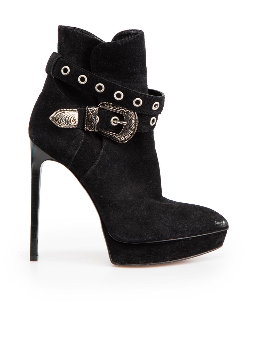 CONDITION is Good. General wear to boots is evident. Moderate signs of wear to both boot toes and heels with abrasions to the suede on this used Saint Laurent designer resale item.
 

 

 

 Details
 

 

 Black
 

 Suede
 

 Boots
 

 High heeled
