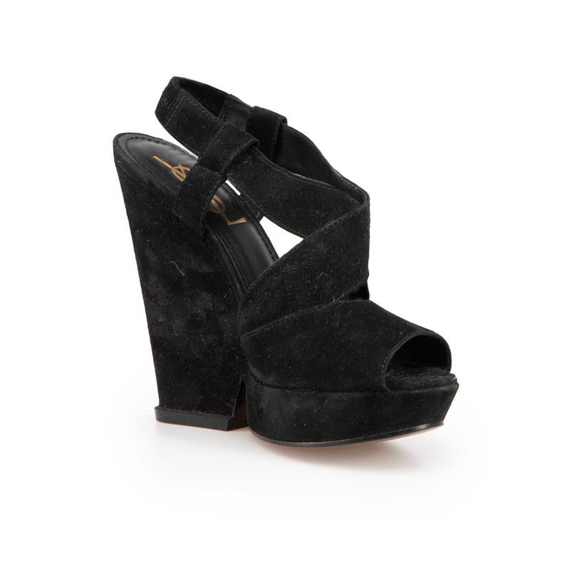 L'ÉTAT est très bon. Pratiquement aucune usure visible des sandales n'est évidente sur cet article de revente de designer Saint Laurent d'occasion.
 
Détails
Hortense
Noir
Suède
Sandales à talons
Plate-forme
Orteil voyant
Bretelles
Talons
