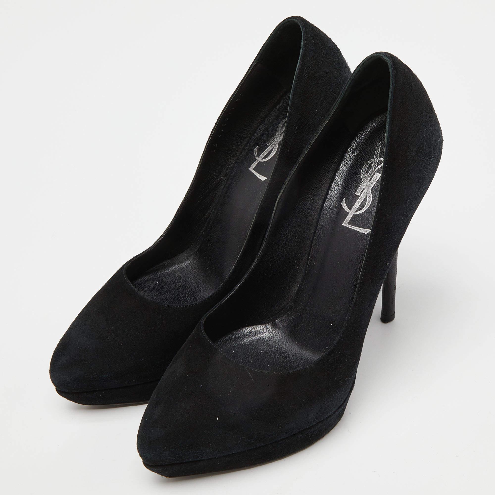 Make a chic style statement with these designer pumps. They showcase sturdy heels and durable soles perfect for your fashionable outings

