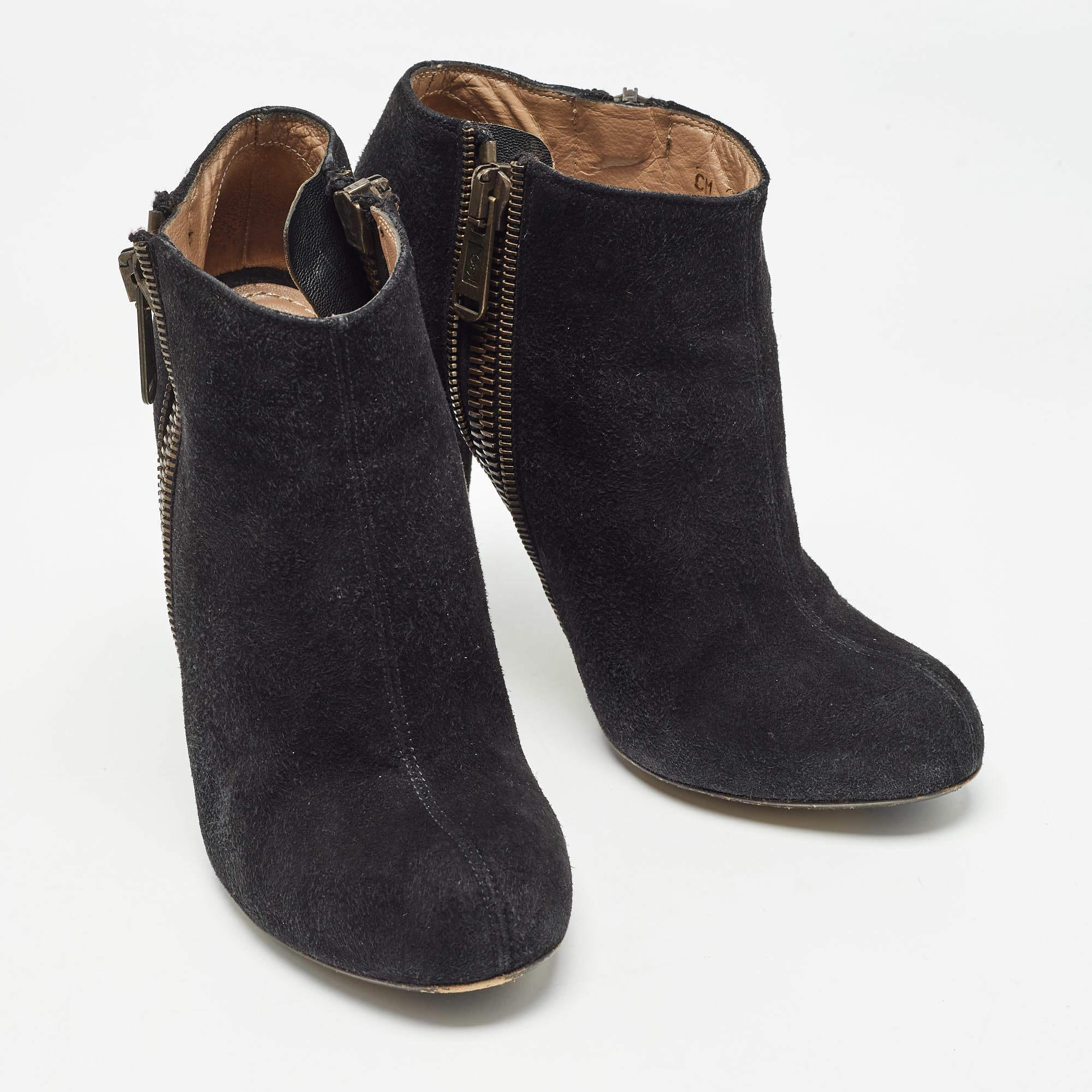 Saint Laurent - Bottines zippées en daim noir - Taille 38 État moyen - En vente à Dubai, Al Qouz 2
