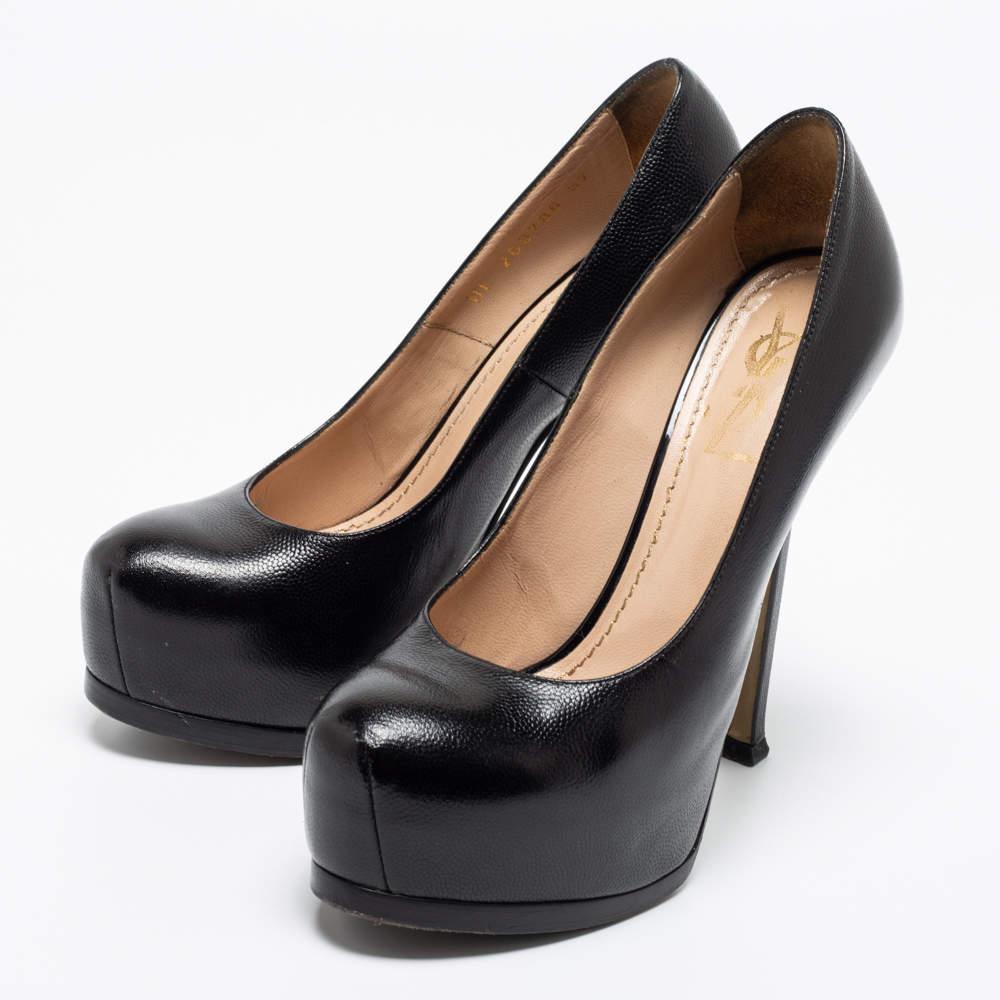 Cut into a timeless silhouette this pair of Tribtoo pumps from Saint Laurent is simple yet classy. Created from leather it flaunts platforms 14cm heels and comfortable footbeds.