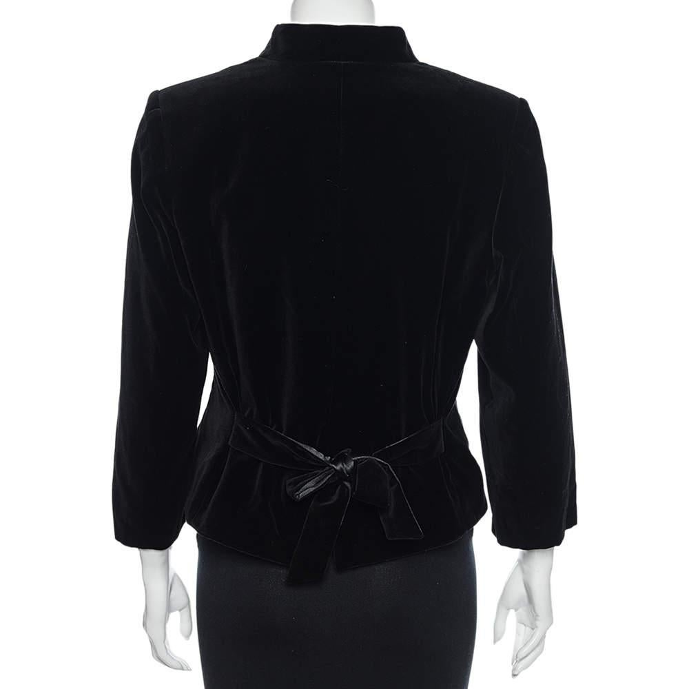 Gorgeous and comfortable, this jacket from Saint Laurent will make others nod in admiration. The fabulous black jacket is tailored from velvet, and it features front buttons and long sleeves.

