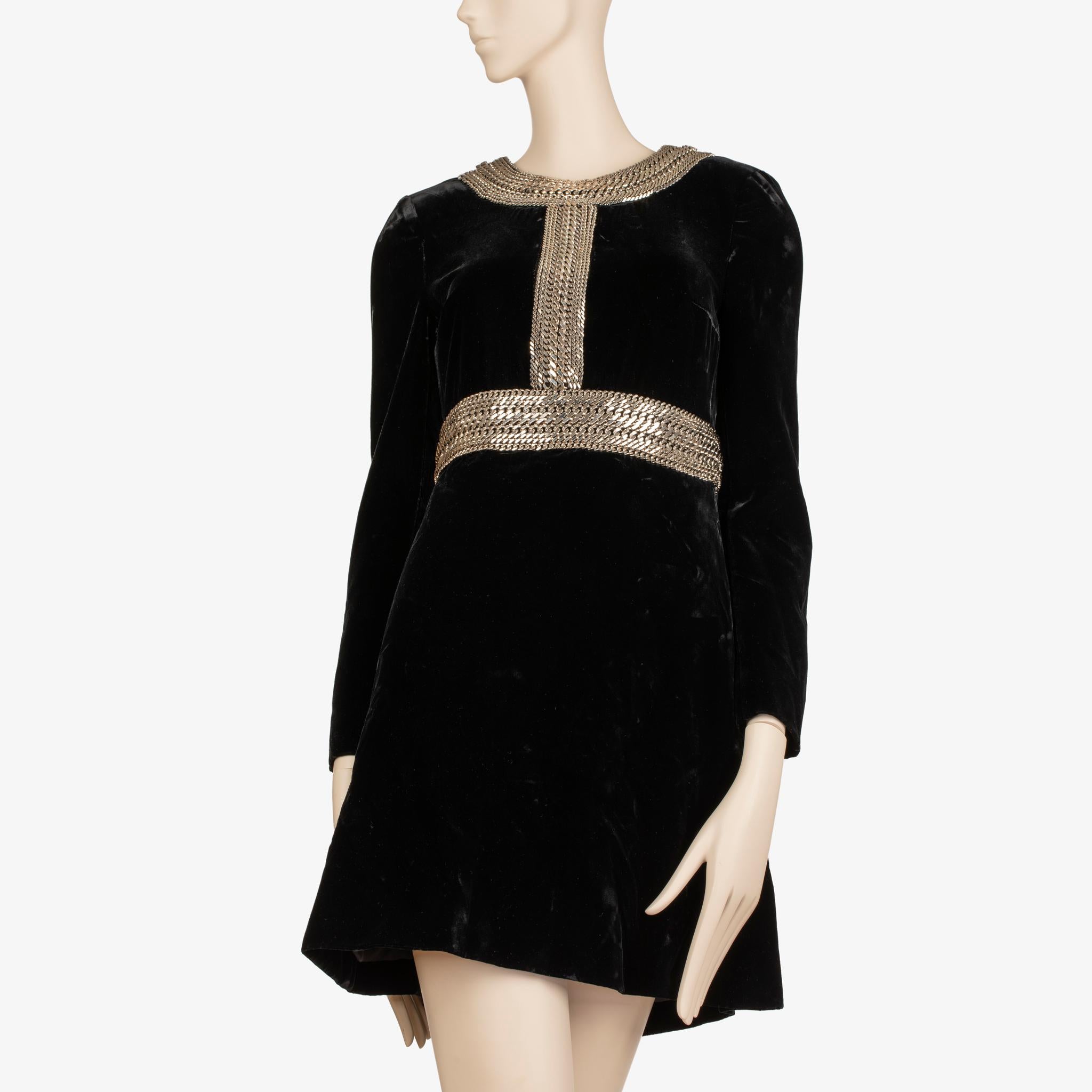 Saint Laurent Mini robe en velours noir bordée de chaînes argentées - 36 FR Excellent état - En vente à Sydney, New South Wales