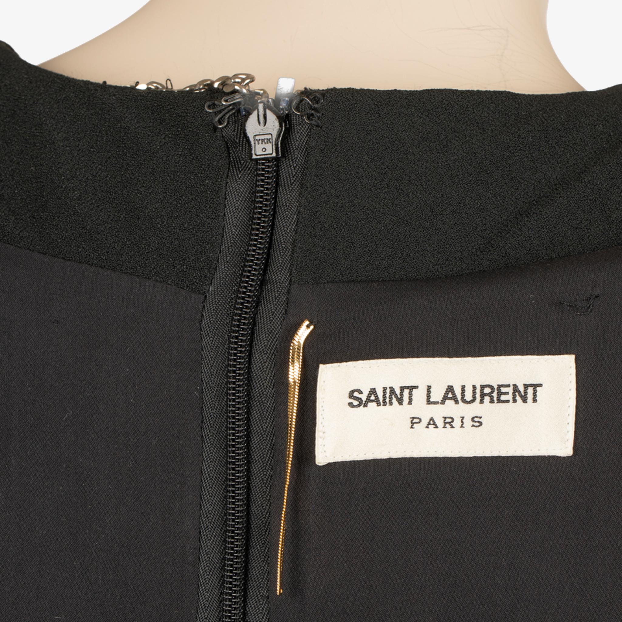 Saint Laurent Mini robe en velours noir bordée de chaînes argentées - 36 FR en vente 3