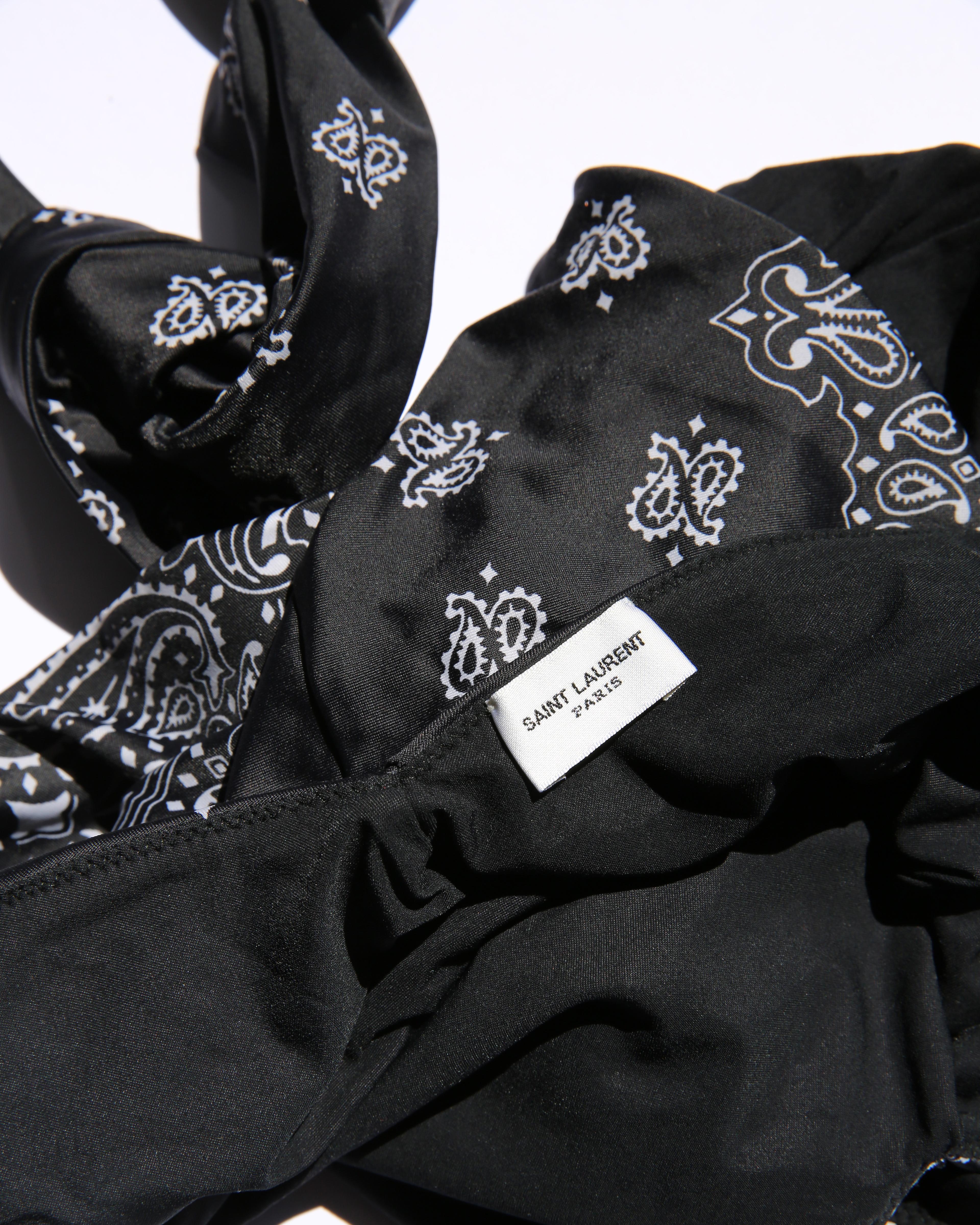 Saint Laurent noir et blanc, imprimé bandana, maillot de bain une pièce plongeant bikini XS Excellent état - En vente à Paris, FR