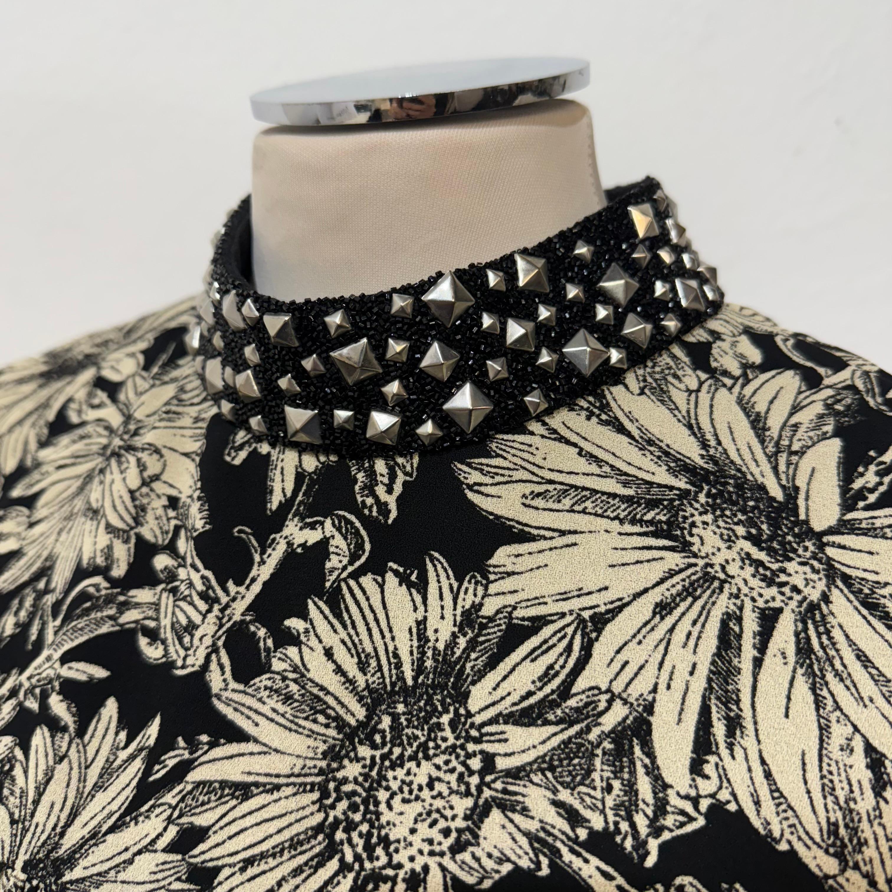 Noir Saint Laurent Robe à fleurs noires et blanches FR 38 / IT 42 en vente