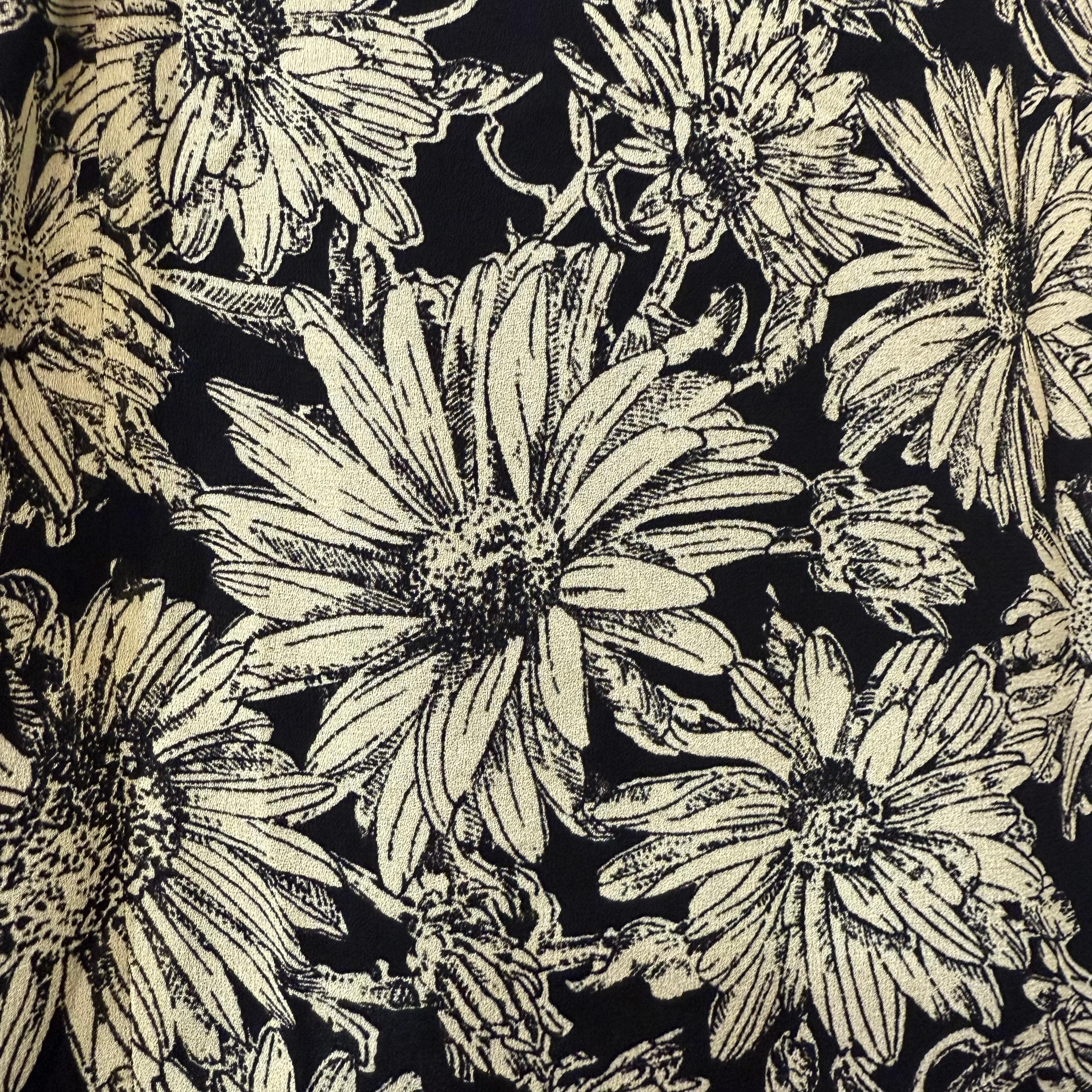 Saint Laurent Robe à fleurs noires et blanches FR 38 / IT 42 en vente 2