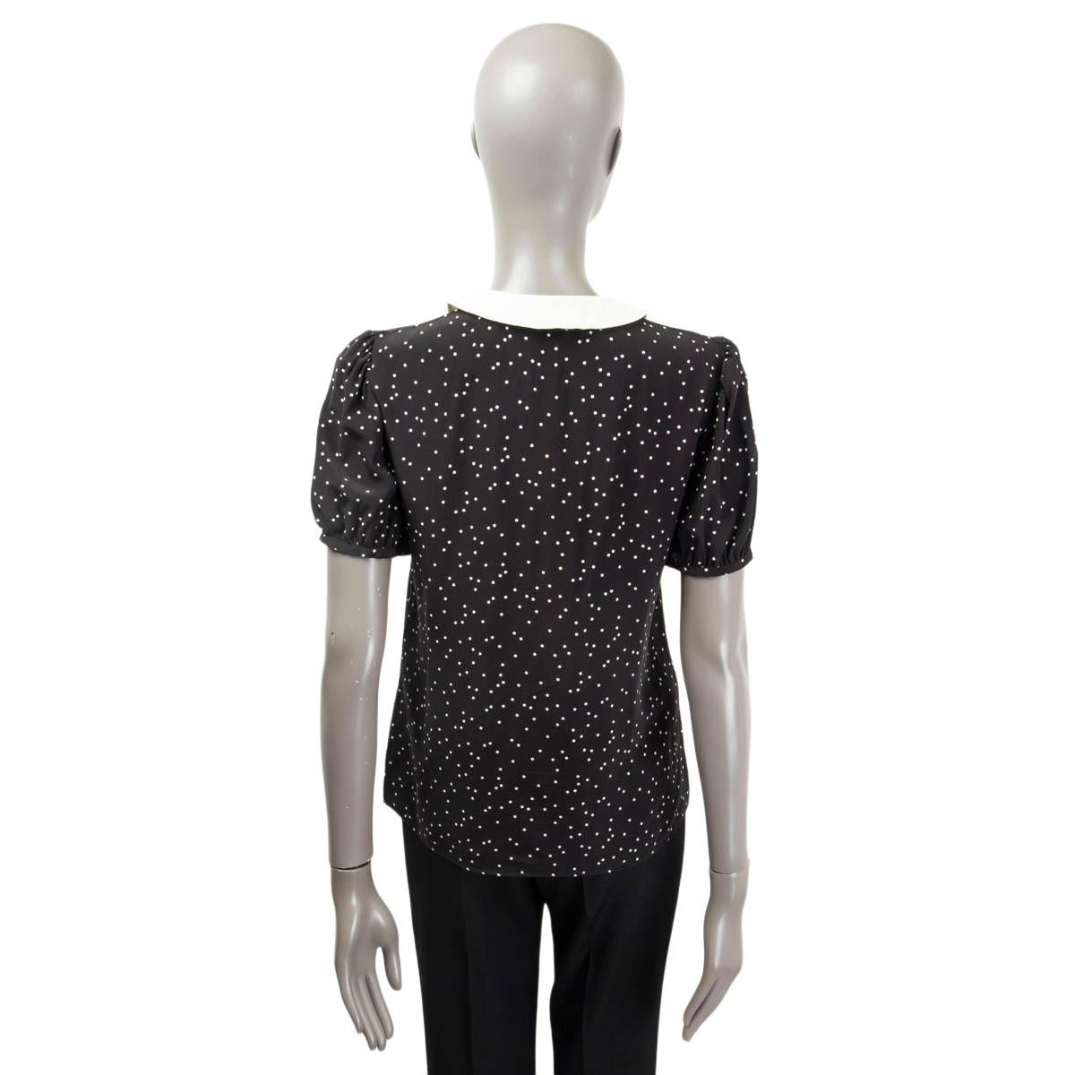 SAINT LAURENT black white silk DOTTED SHORT SLEEVE Blouse Shirt 42 L In Excellent Condition For Sale In Zürich, CH