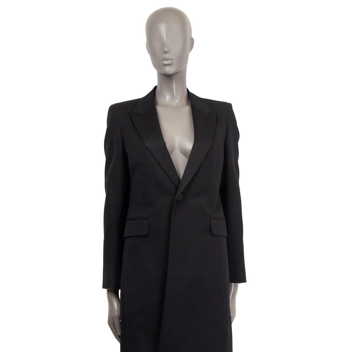 100% authentic Saint Laurent 20215 single button long blazer in black wool (100%). Features buttoned cuffs, a satin collar, two flap pockets and one chest pocket on the front. Opens with one button on the front. Lined in black silk (100%). Has been