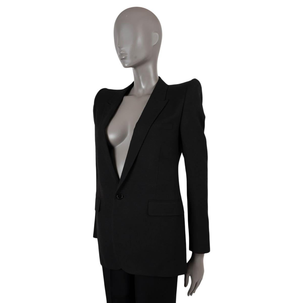 100% authentic Saint Laurent padded shoulder blazer in black wool (100%). Features an expressive shoulder, two front flap pockets and a chest pocket. Opens with one button on the front. Lined in black silk (100%). Has been worn and is in excellent