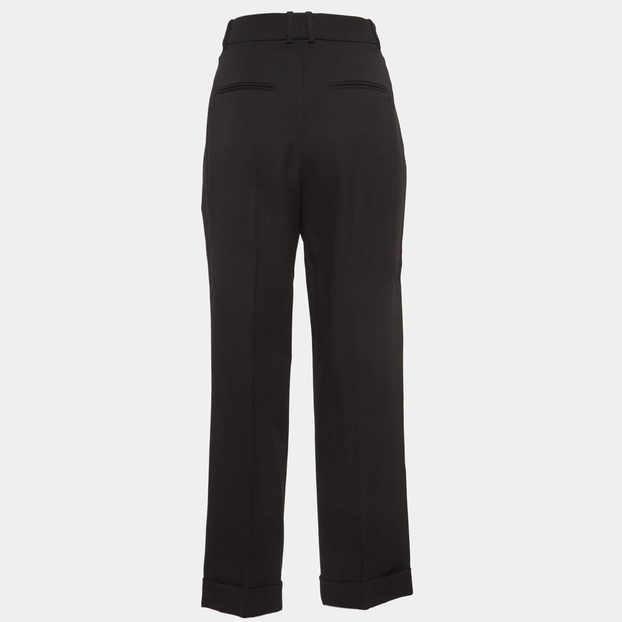 Enhance your formal attire with this pair of Saint Laurent trousers. Designed into a superb silhouette and fit, this pair of trousers will make you look elegant.

