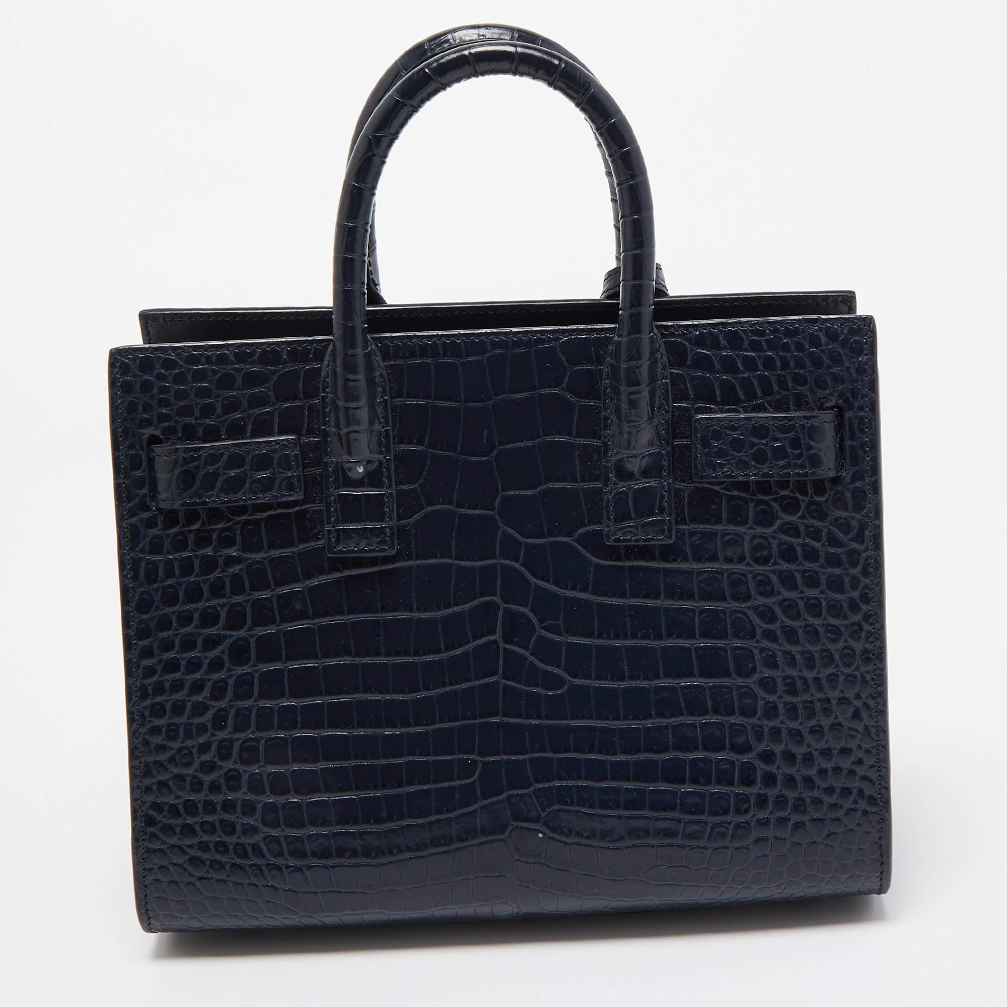 This YSL tote is a result of blending high crafting skills with a practical design. It arrives with a durable exterior completed by luxe detailing. It is an accessory that you can count on.

Includes: Padlock and Key, Detachable Strap